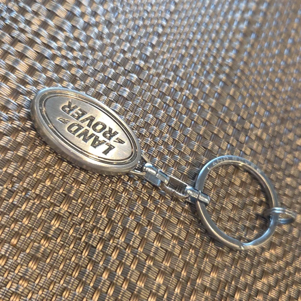 Land Rover Silver Keychain - Picture 4 of 4